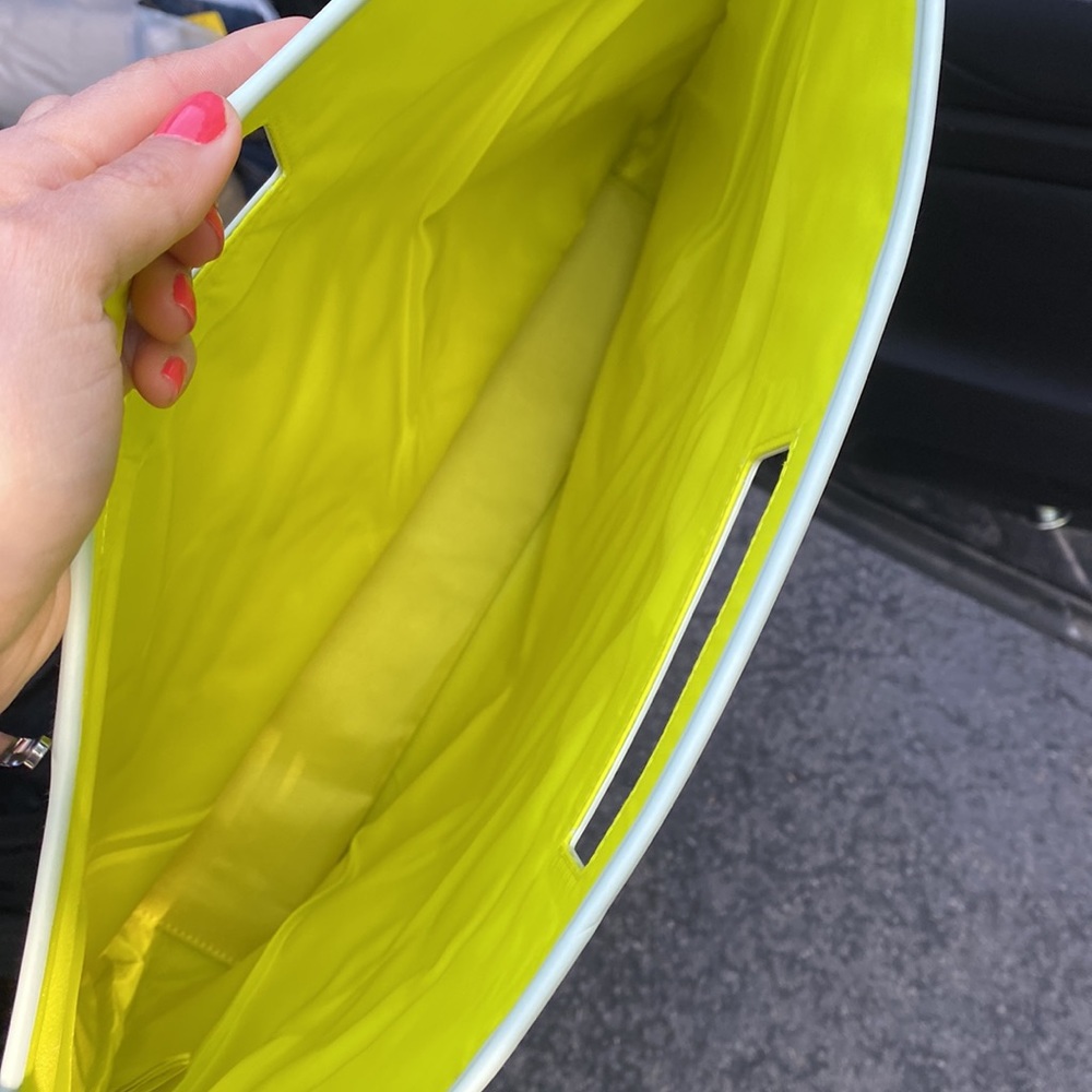 Clinique make up bag - Picture 4 of 4